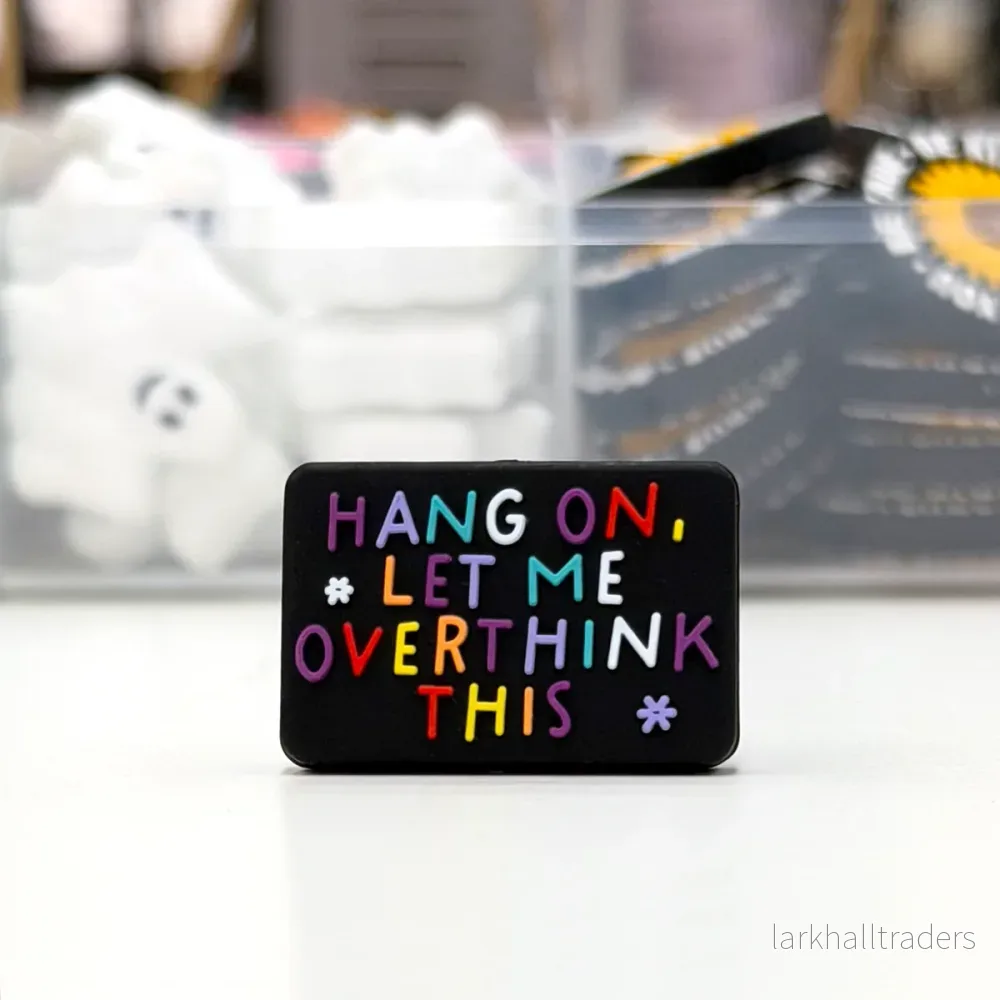 Motivpärla i silikon med text, "Overthinking" - Bild 2