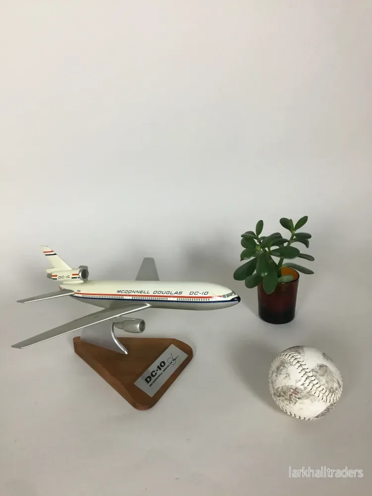 Djärv och dekorativ vintage modellflygplan - Bild 2