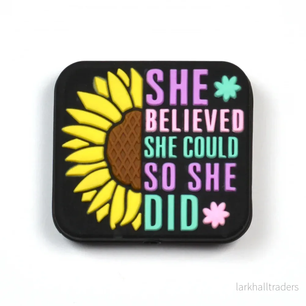 Motivpärla i silikon, "She believed..."