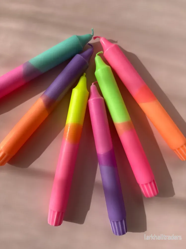 Neon doppfärgade Ljus