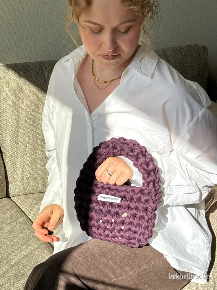 MINI STELLA Virkad väska lila 1