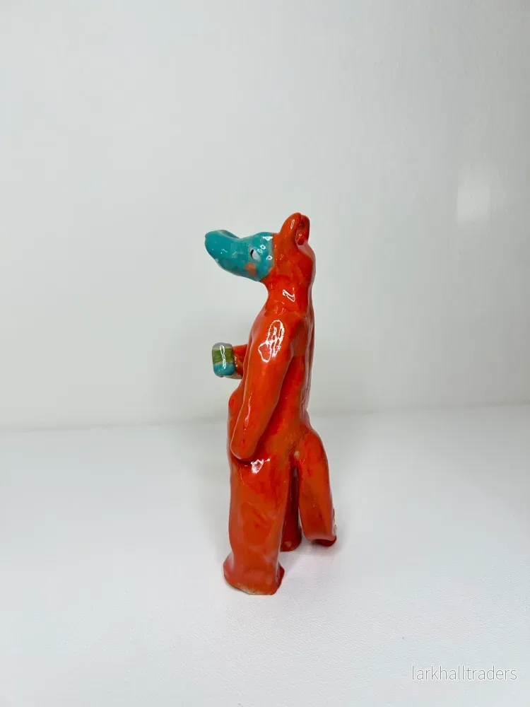 Crocodile in a devil-onesie Skulptur - Bild 2