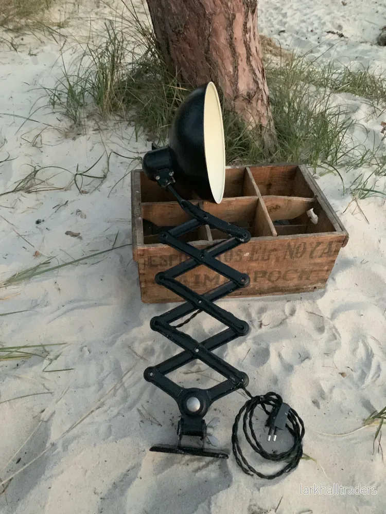 Kaiser Idell saxlampa 6718 – Svart Kaiser Idell saxlampa 6718 – Svart
