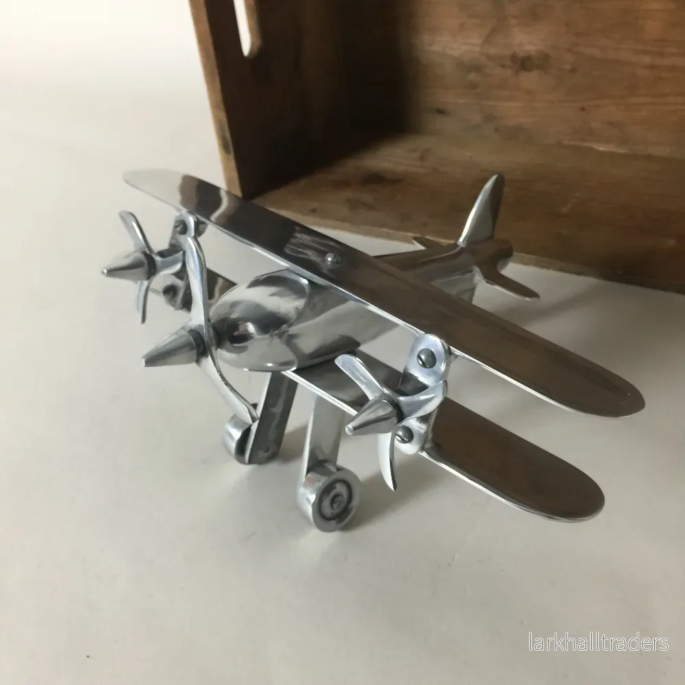 Propellerflygplan i rå design