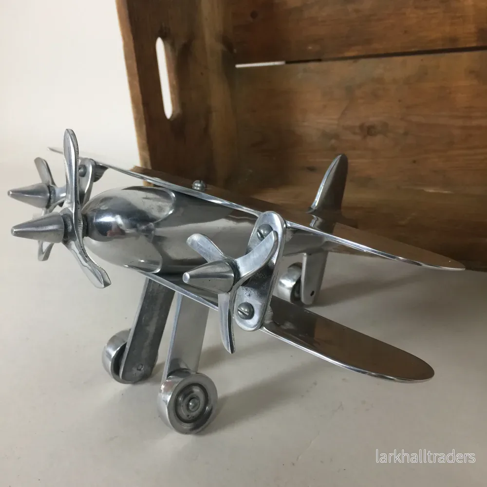 Propellerflygplan i rå design - Bild 3