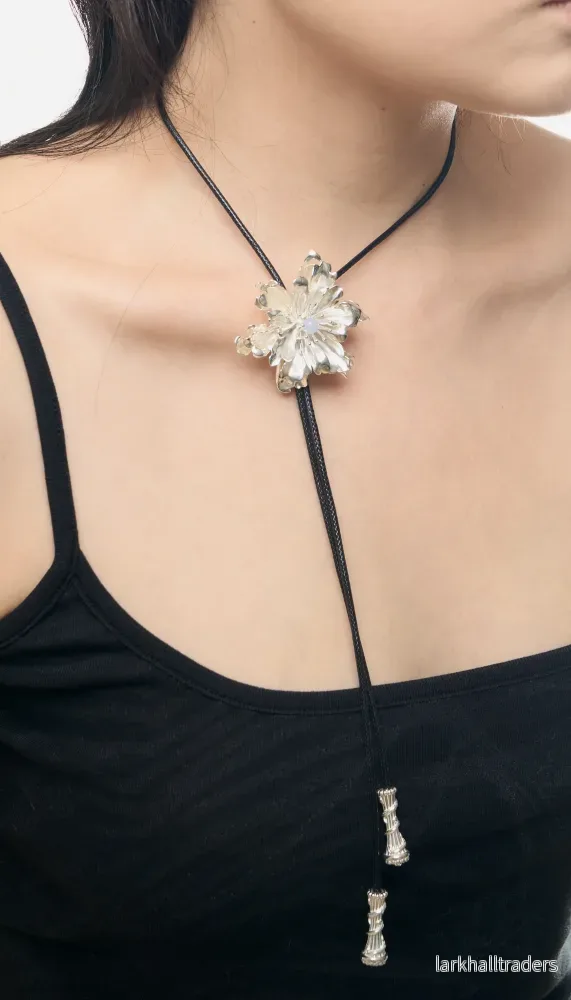 Mistline Bolo Tie Halsband