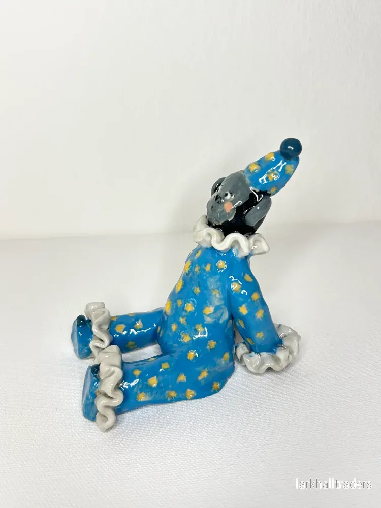 Gorilla clown in a star-onesie Skulptur - Bild 3