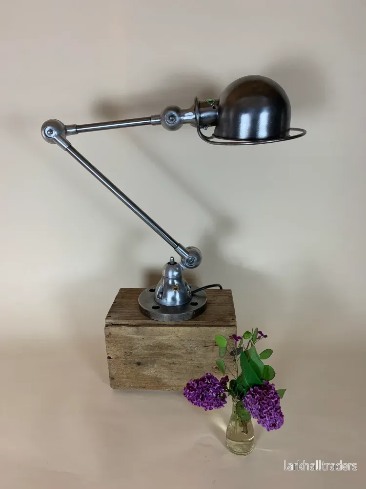 Jieldé lampa med 2 armar och fin fot Jieldé lampa med 2 armar och fin fot