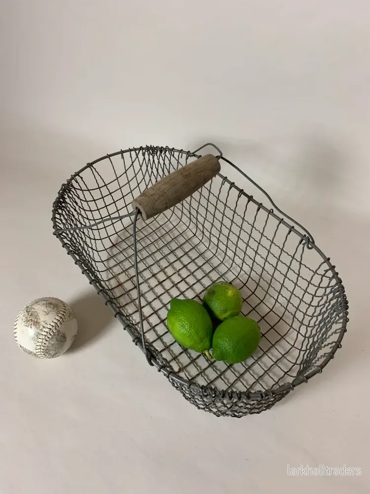 Vacker fil de fer korg
