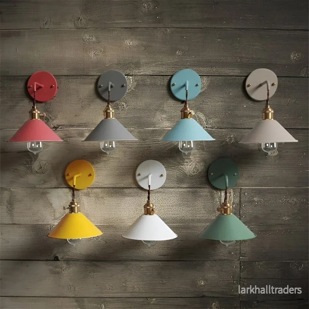 RetroGlow – Vintage Vägglampa i Metall med Klassisk Konformad Design RetroGlow – Vintage Vägglampa i Metall med Klassisk Konformad Design