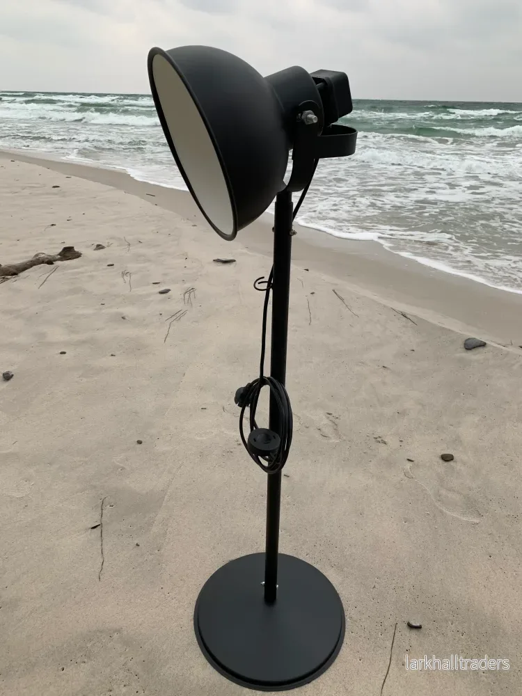 Industriell golvlampa