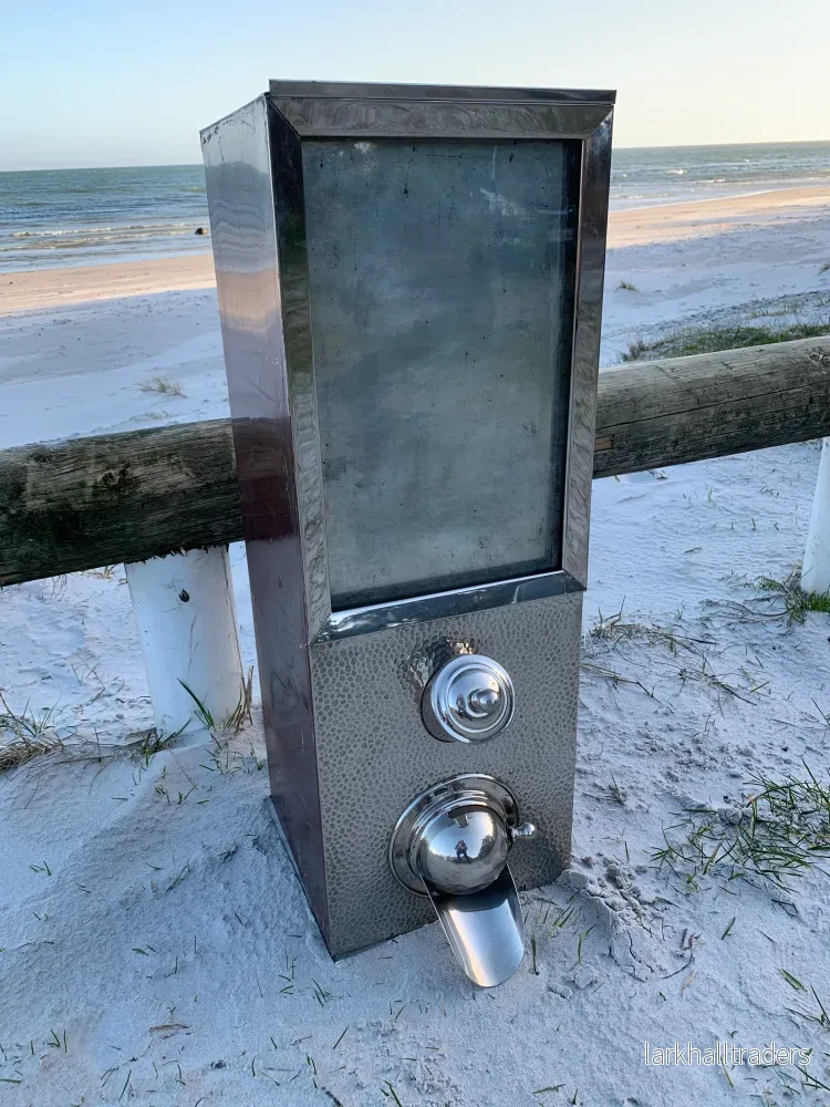 Rolig gammal kaffeautomat för kaffeälskaren