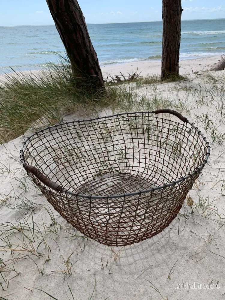 Stor charmig trådkorg med mycket patina - Bild 2