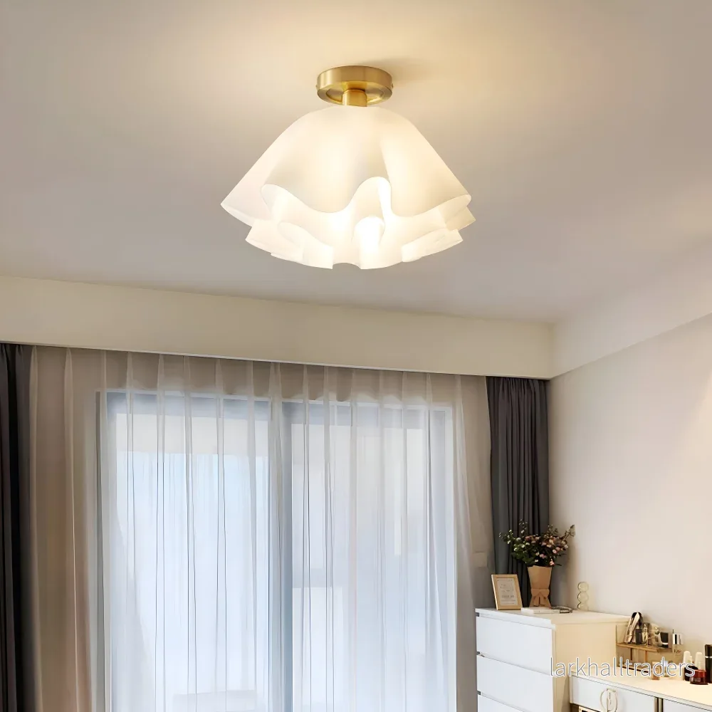 Floravie – Blomformad Vit Taklampa i Akryl med Gyllene Bas - Bild 2