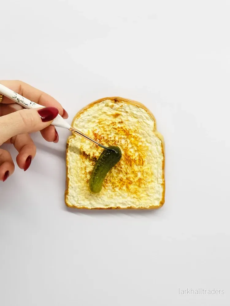 LA TARTINE AU CORNICHON Väggskulptur LA TARTINE AU CORNICHON Väggskulptur
