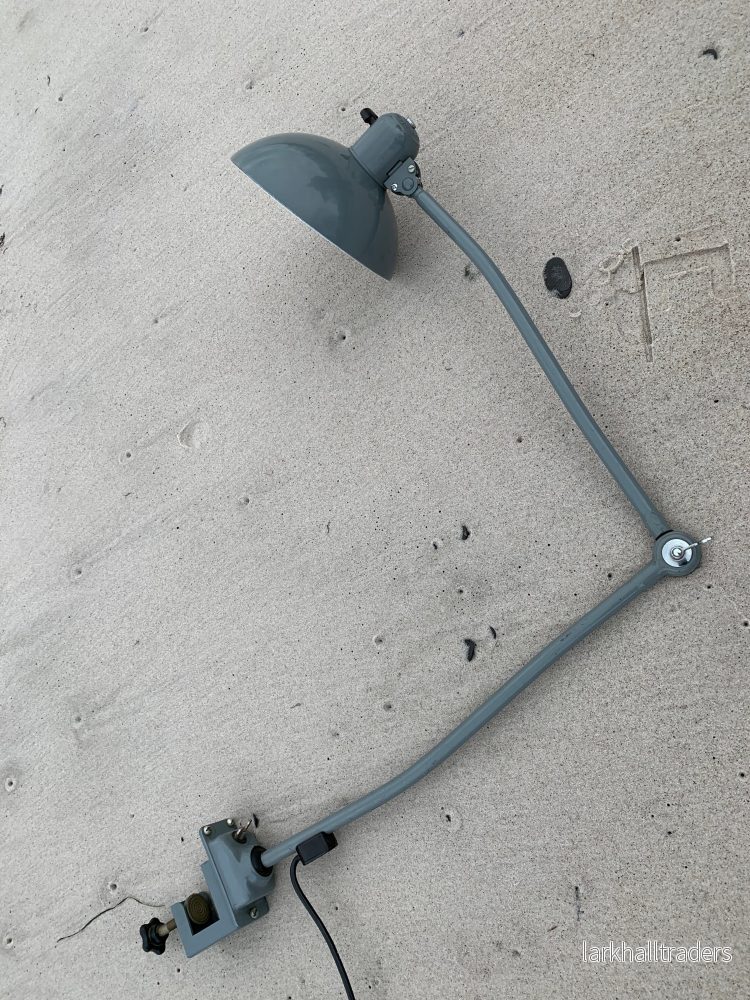 Kaiser Idell 6727 – Arkitektlampa med bordsbeslag Kaiser Idell 6727 – Arkitektlampa med bordsbeslag