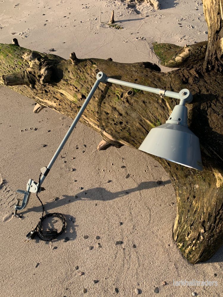 Midgard arkitektlampa med bordsbeslag Midgard arkitektlampa med bordsbeslag