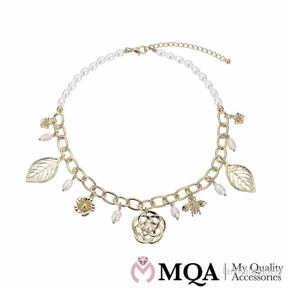 Halsband guldfärgat, pärlor, blomsterhängen, berlocker, justerbara Halsband guldfärgat, pärlor, blomsterhängen, berlocker, justerbara