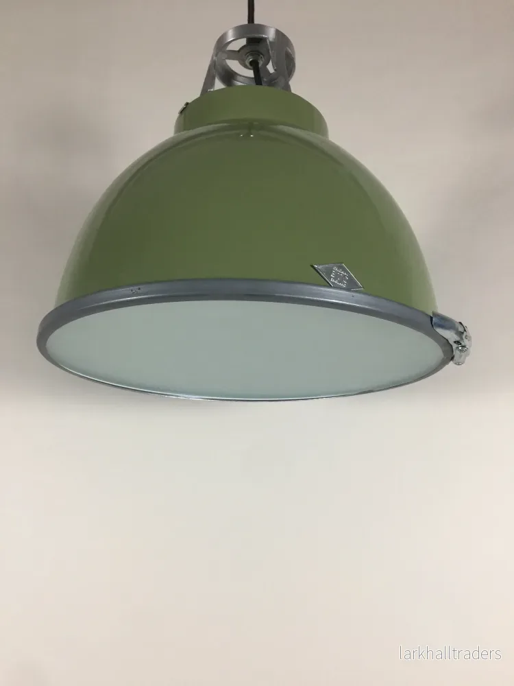 Original BTC lampa - Titan i fin grön färg med sandblästrat glas - Bild 2