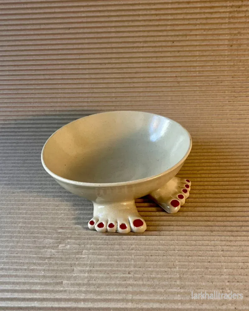 Skål med fötter