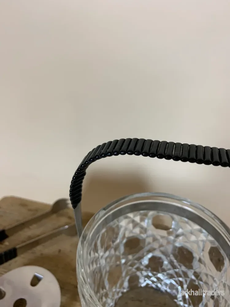 Liten ishink med svart fläta på handtag och tång - Bild 3