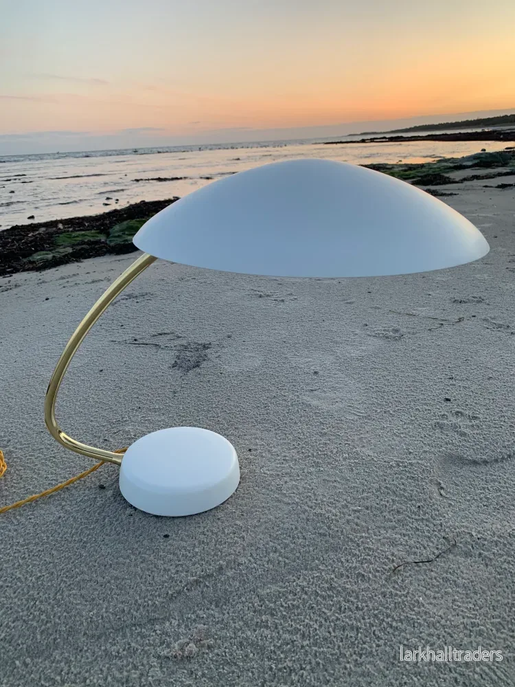 Kosacklampa – Vit med mässing