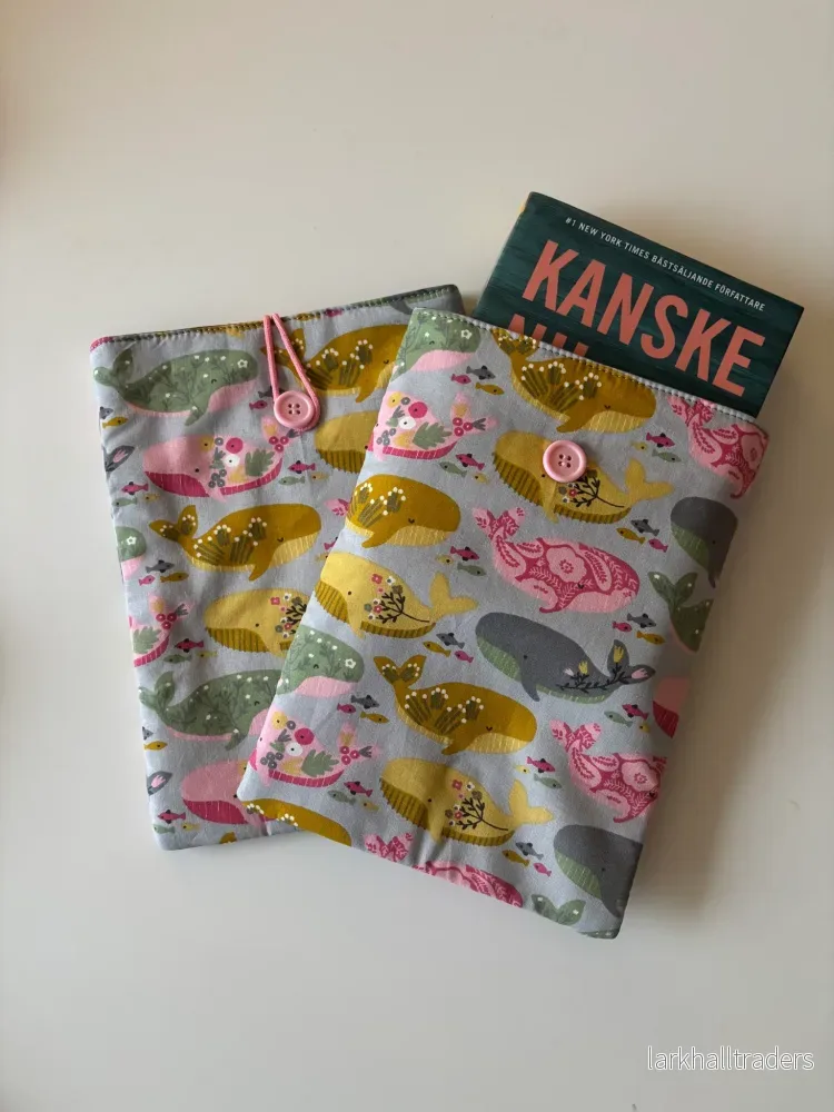 Book Sleeve Dolphins Book Sleeve Dolphins