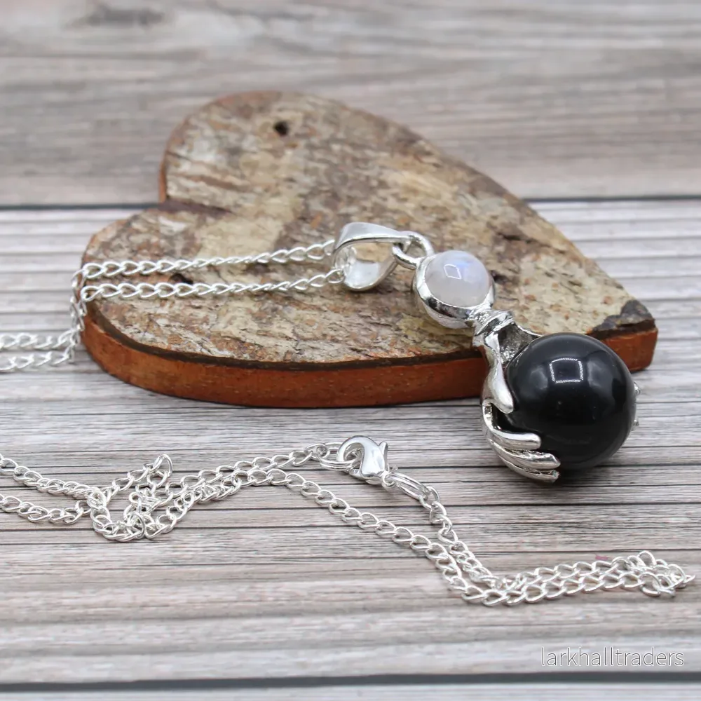 Halsband med svart agat – handformat hänge - Bild 2