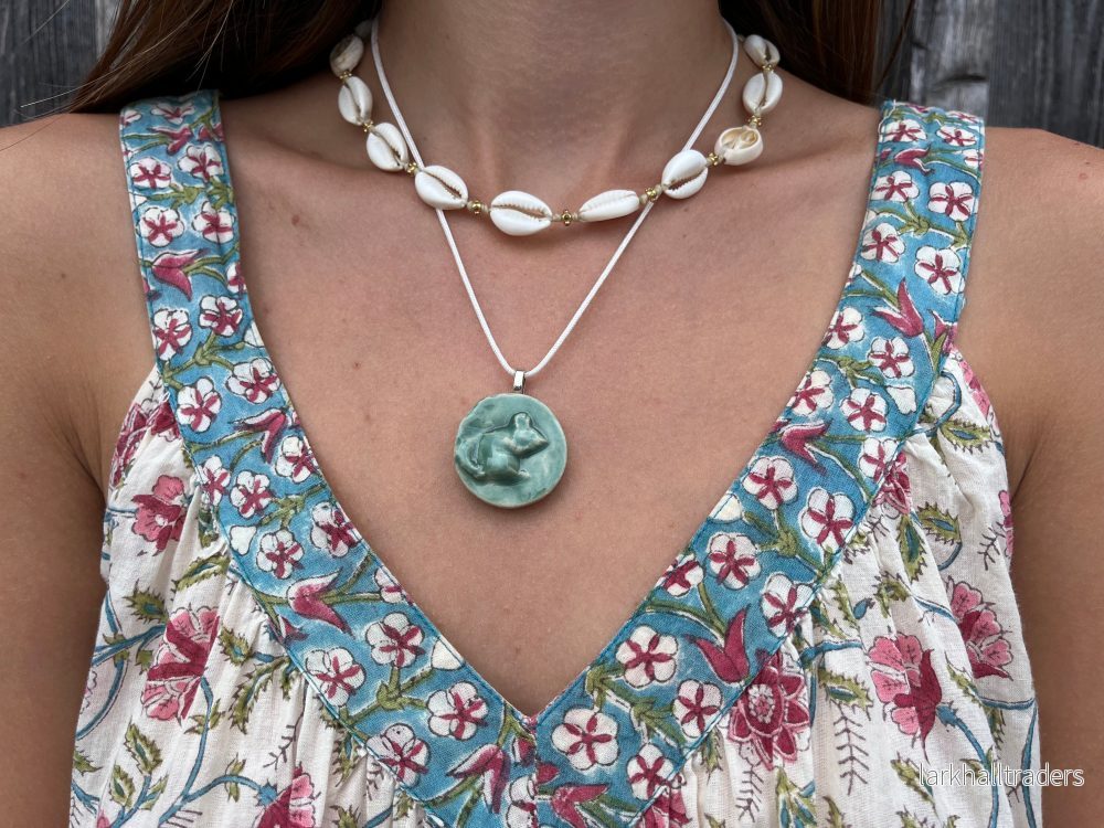 Green mouse, en handgjord keramisk berlock och halsband