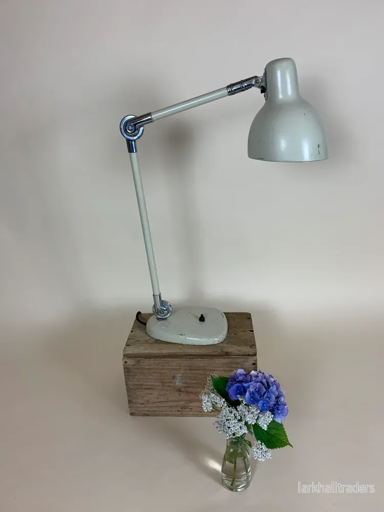 Vacker vintage arkitektlampa Vacker vintage arkitektlampa