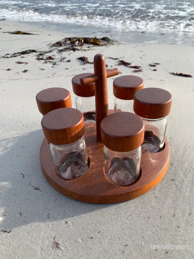 Kryddset i teak och glas