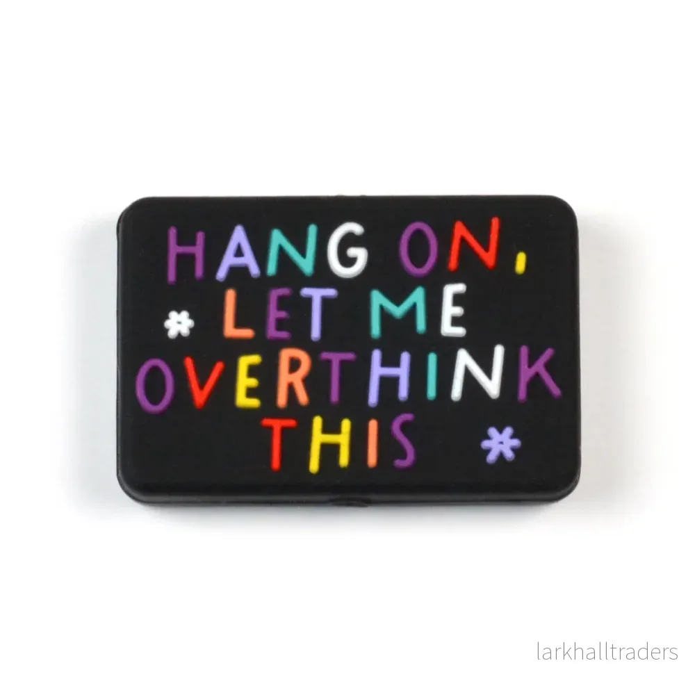 Motivpärla i silikon med text, ”Overthinking”