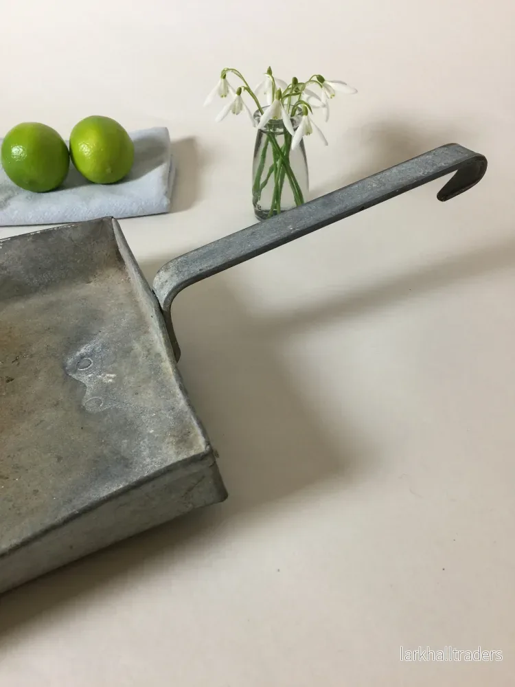 Stor, läcker och rå svepbricka med underbara detaljer. - Bild 3