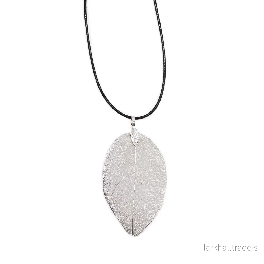 Halsband med äkta löv – silverfärgat naturhänge