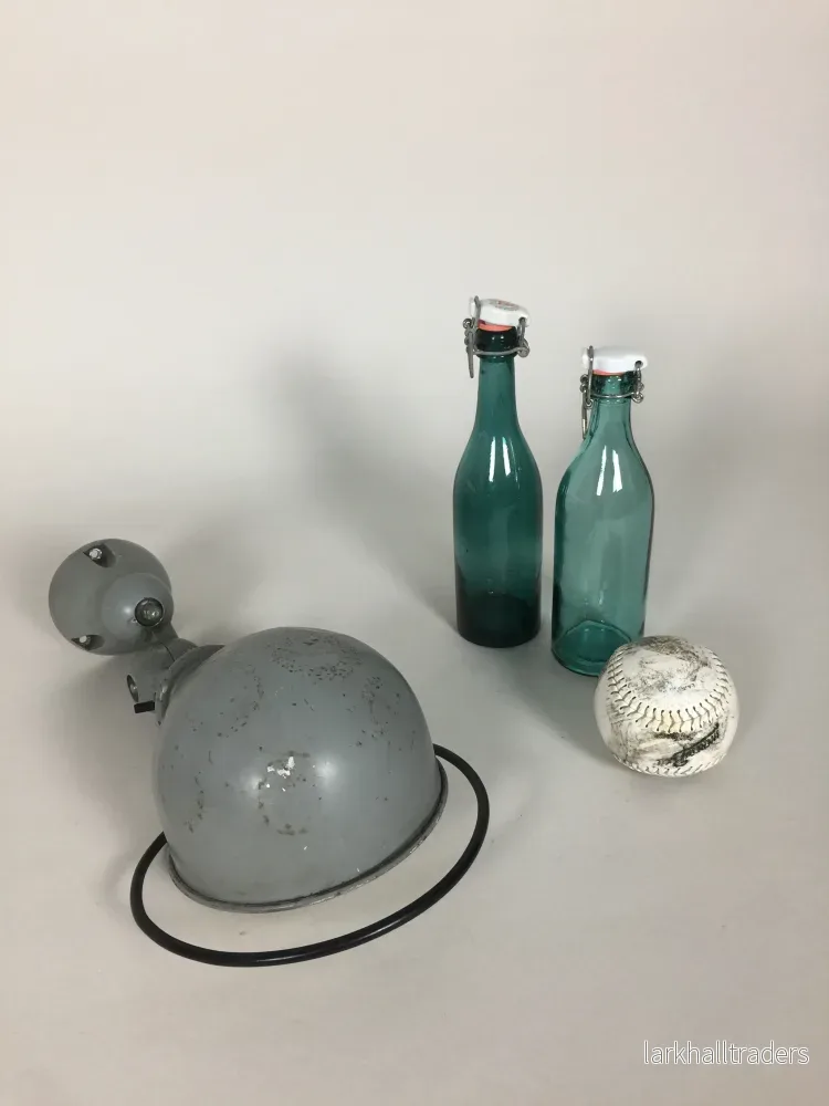 Jieldé lampa i grått med strömbrytare