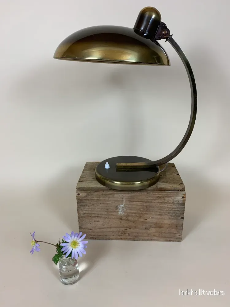 Christian Dell 6750 bordslampa i mörk polerad mässing Christian Dell 6750 bordslampa i mörk polerad mässing