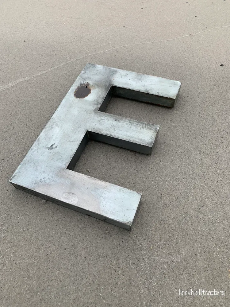 Bokstav - E (Fasadbokstav) - Bild 3