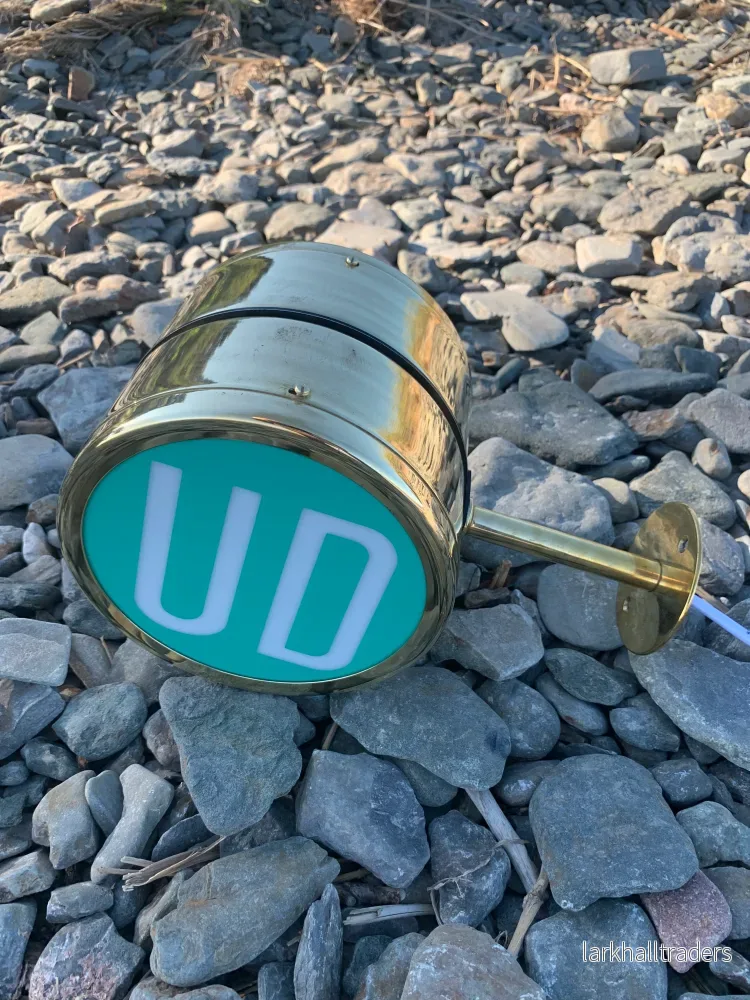 Louis Poulsen upplyst skylt – OUT (dubbel)