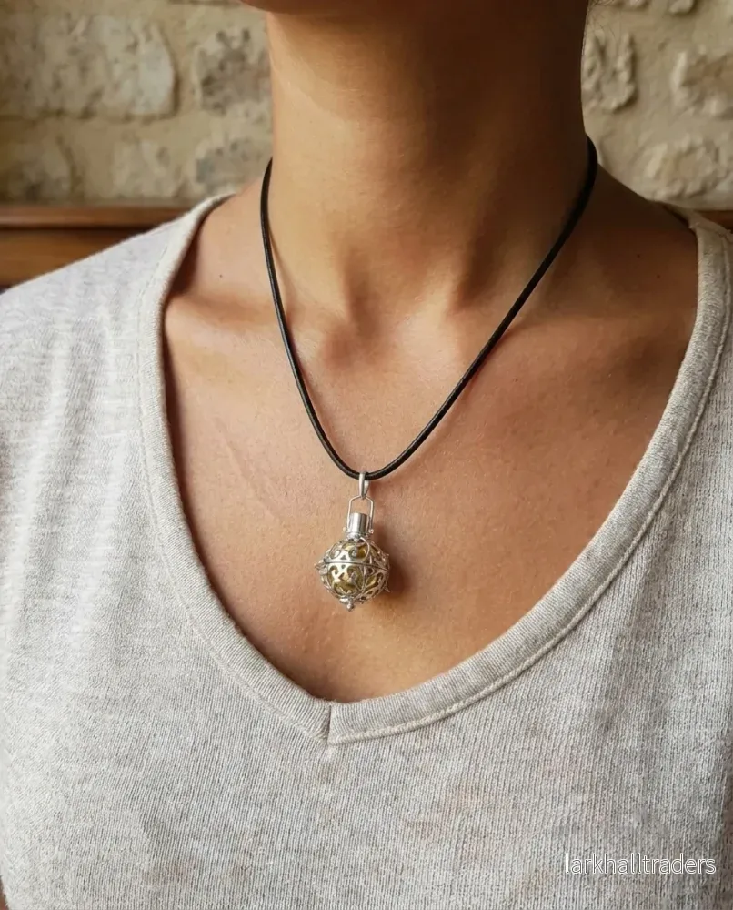 Halsband med änglaklocka i 925 silver – nattdesign, 18 mm - Bild 2