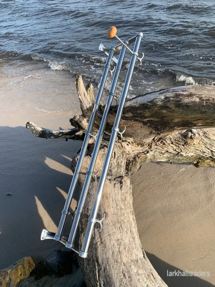 Hatthylla med hattkrok Hatthylla med hattkrok