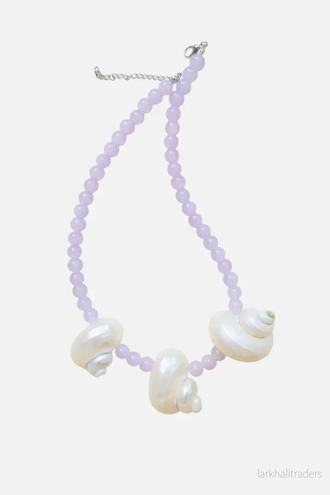 3 snäckor och lila pärlor Halsband 3 snäckor och lila pärlor Halsband