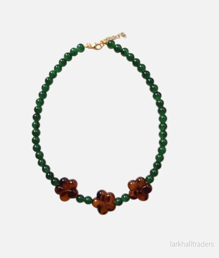 3 Blommor och Gröna Pärlor Halsband 3 Blommor och Gröna Pärlor Halsband