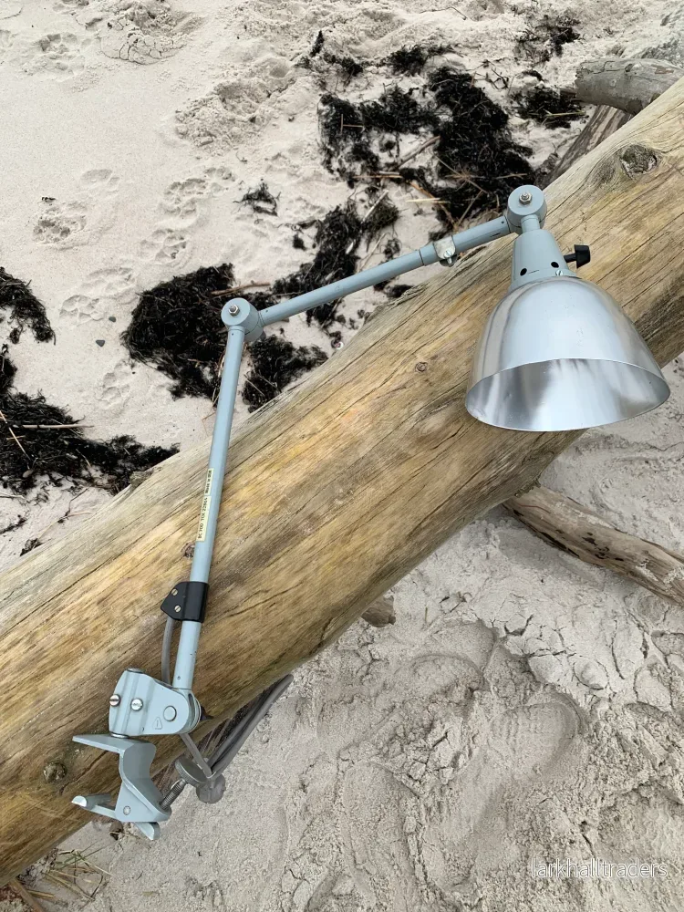 Midgardslampa med bordsbeslag Midgardslampa med bordsbeslag