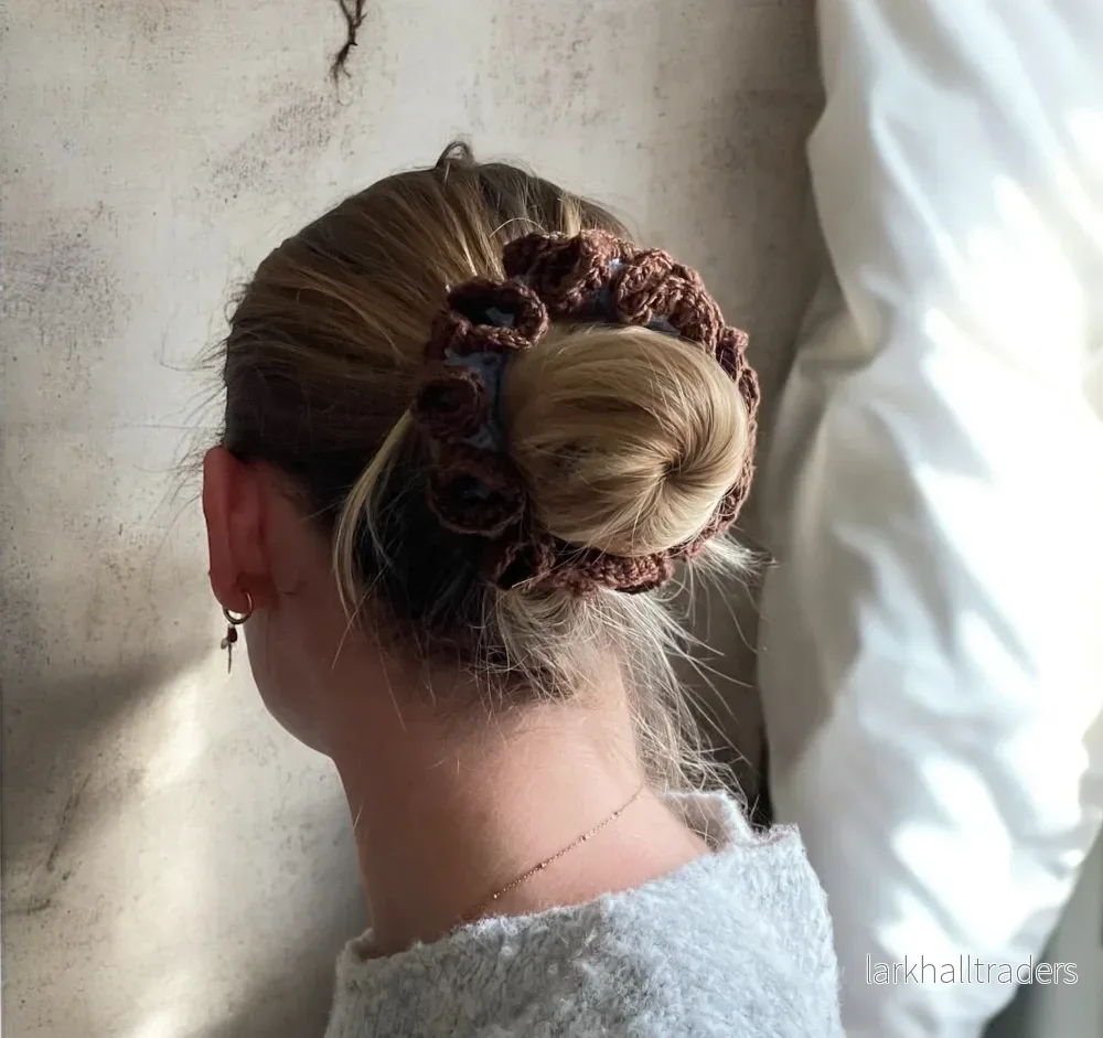 Brun och blå scrunchie Brun och blå scrunchie