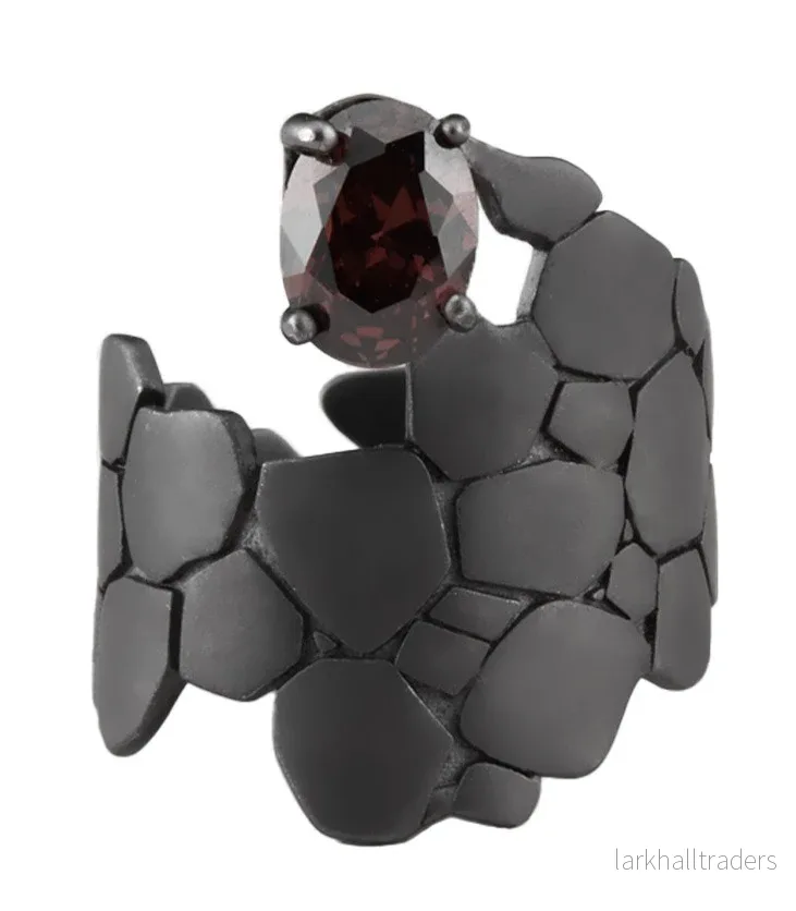 Nature’s Noir Svart Crevice Stone Ring