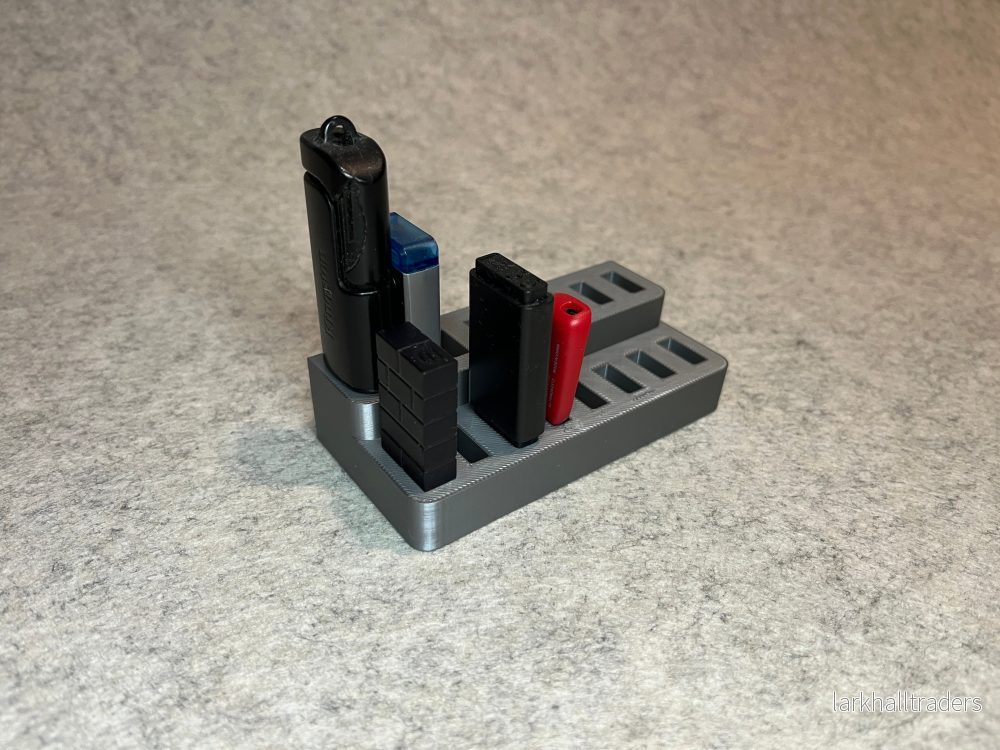 Ställ för 16x USB-minne Ställ för 16x USB-minne