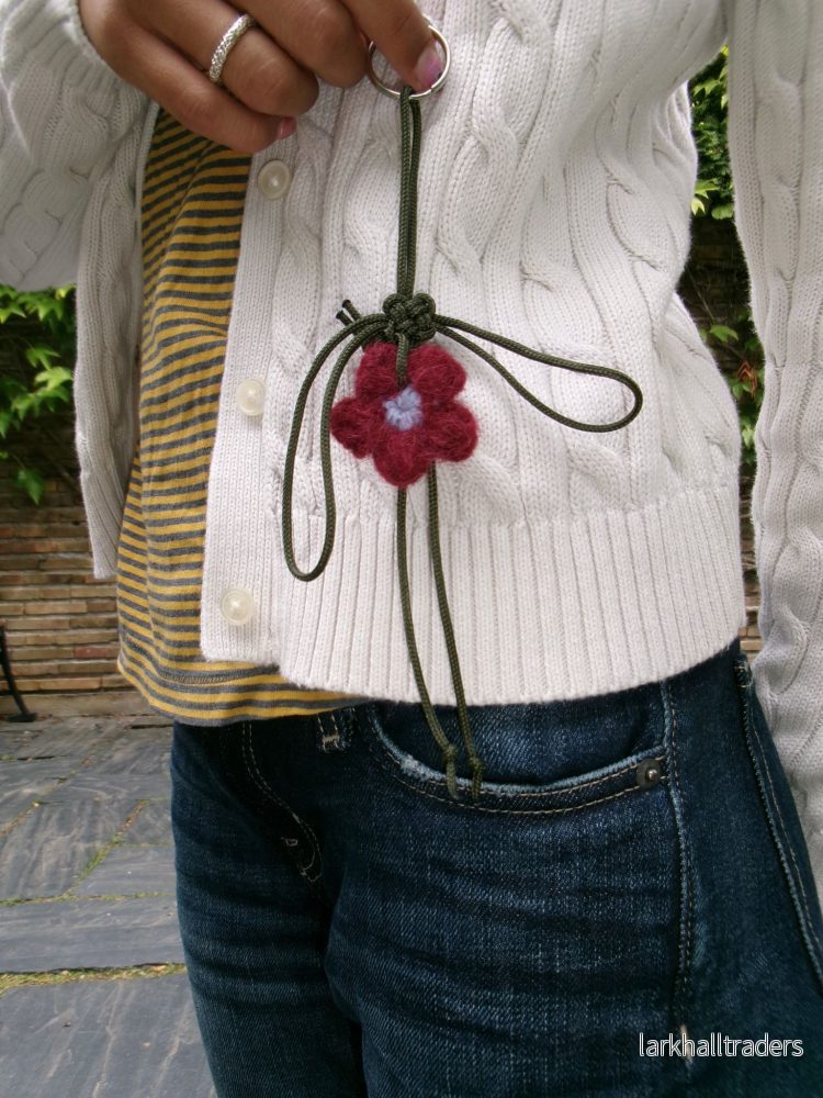 Väskberlock med blomma Väskberlock med blomma