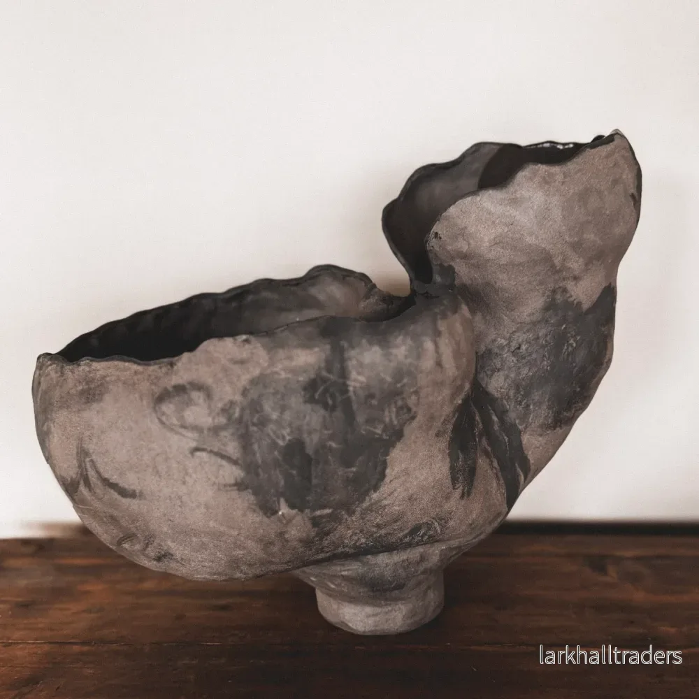 "Shifting center of gravity/ Oklar tyngdpunkt" Keramik Skulptur / Vas. Svart grey raw - Bild 3