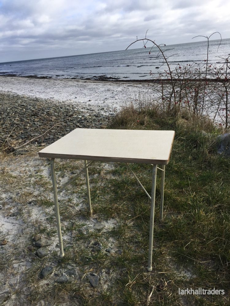 Vackert fällbord med en rolig historia - Bild 2