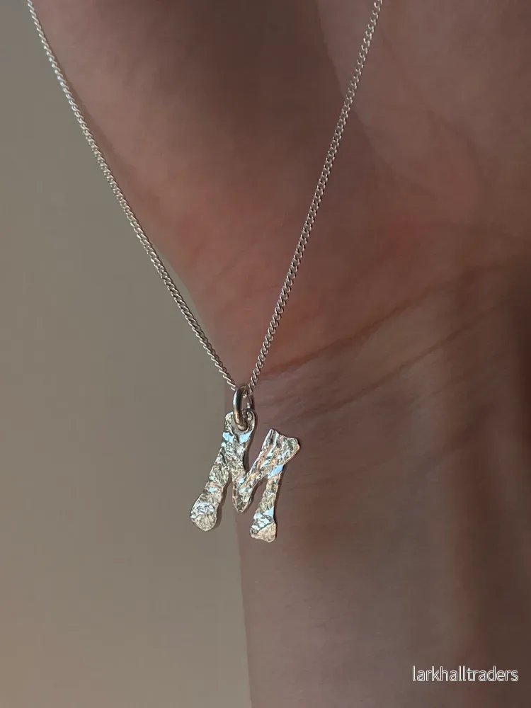 LETTERA Halsband (valbar bokstav)